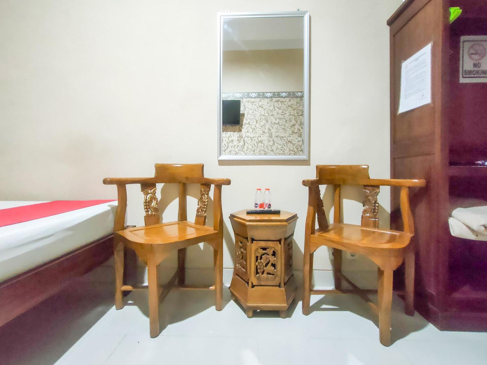 Отель Reddoorz Syariah At Graha Adi Karya Kartasura Kartosuro Экстерьер фото
