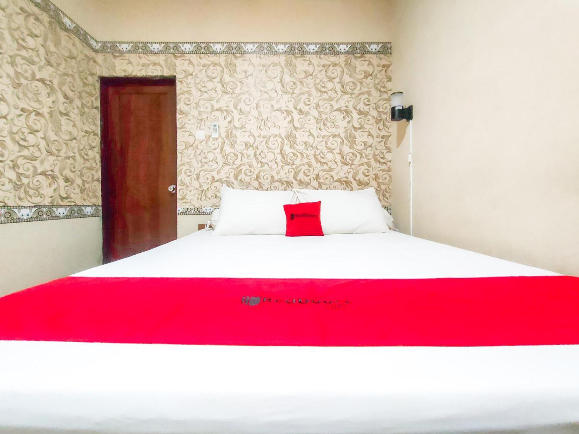 Отель Reddoorz Syariah At Graha Adi Karya Kartasura Kartosuro Экстерьер фото