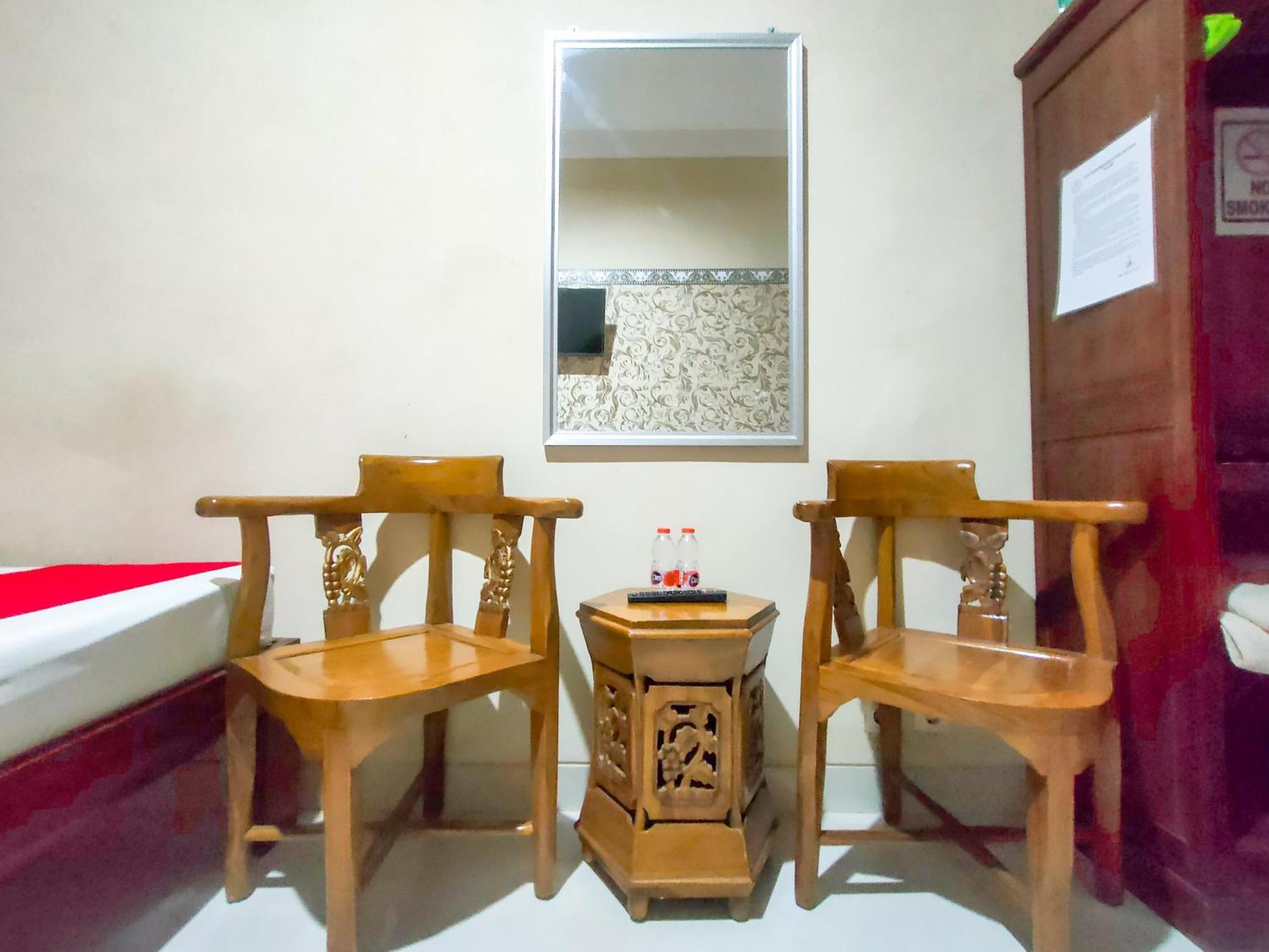 Отель Reddoorz Syariah At Graha Adi Karya Kartasura Kartosuro Экстерьер фото