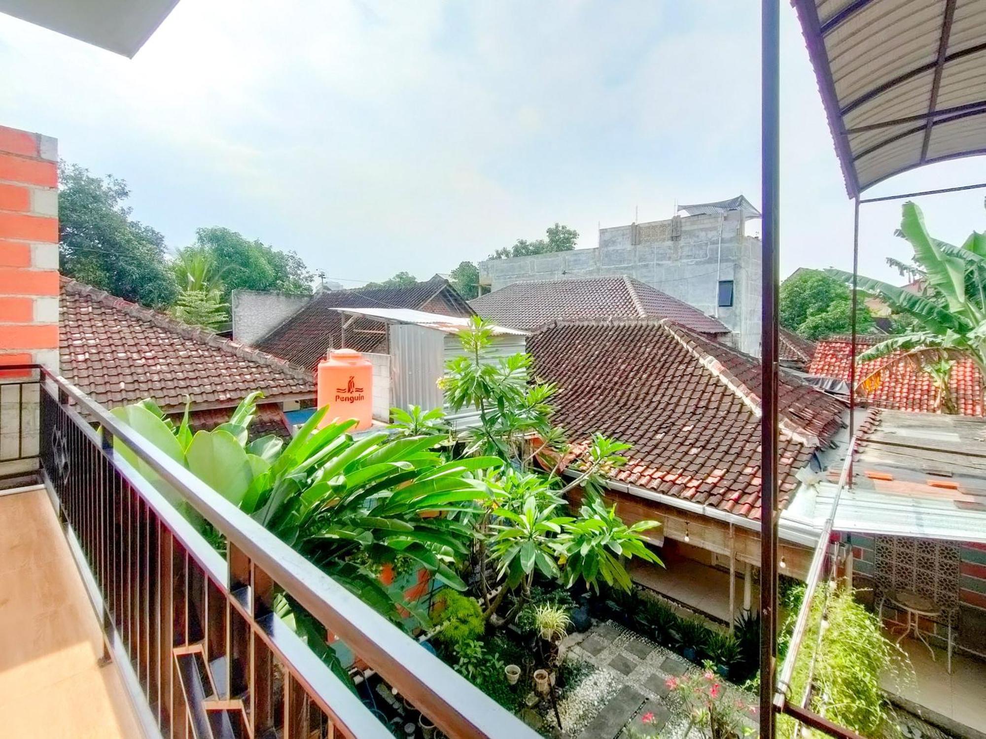 Отель Reddoorz Syariah At Graha Adi Karya Kartasura Kartosuro Экстерьер фото
